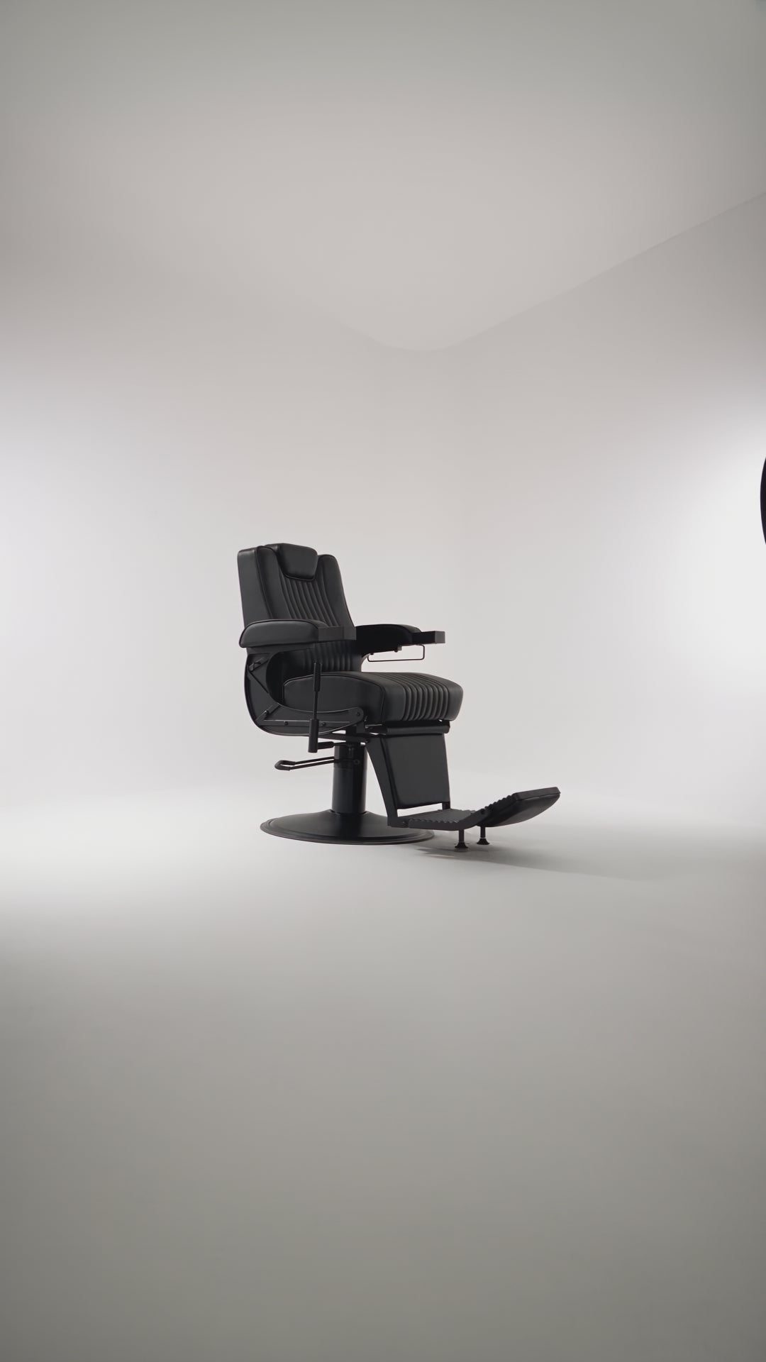 Montreal Deluxe Comfort Barber Chair